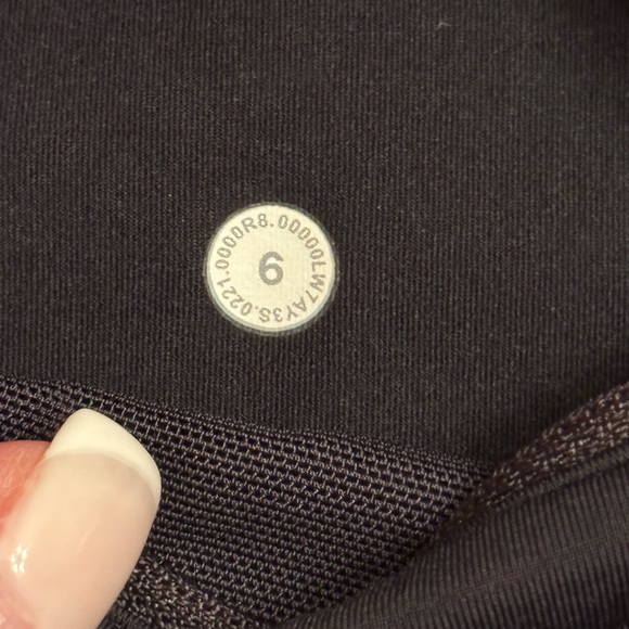 Lululemon Speed Up shorts 4” - Picture 3 of 3